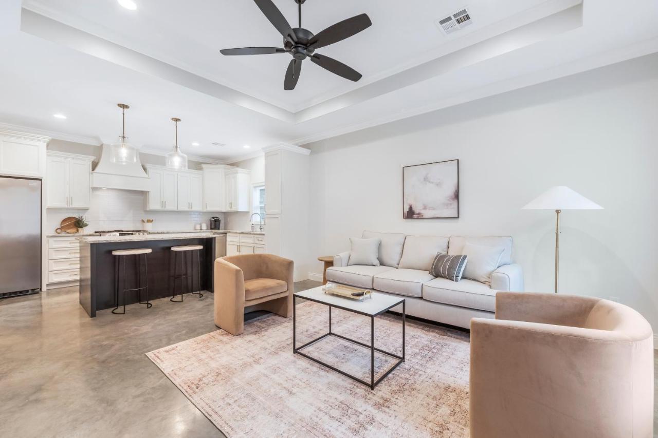 Charming Cottage Built In 2019 ラファイエット エクステリア 写真
