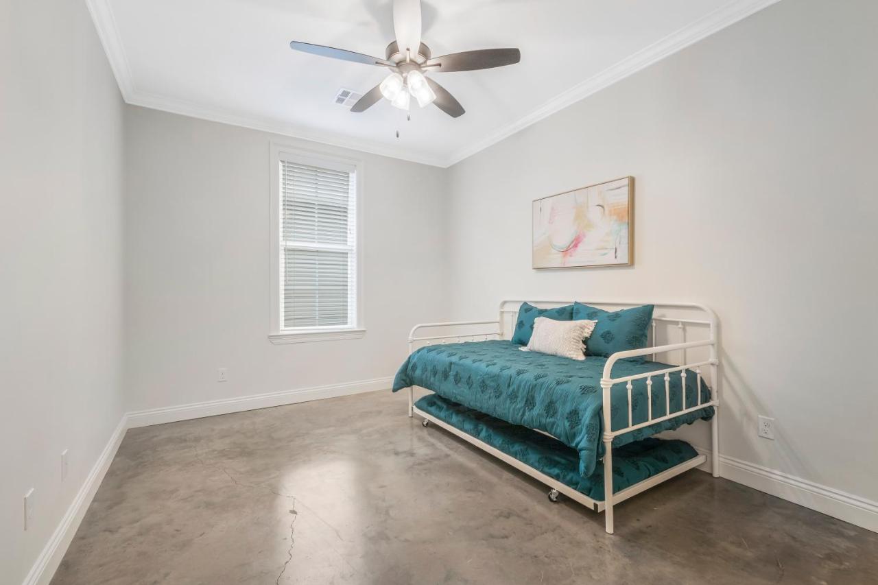 Charming Cottage Built In 2019 ラファイエット エクステリア 写真